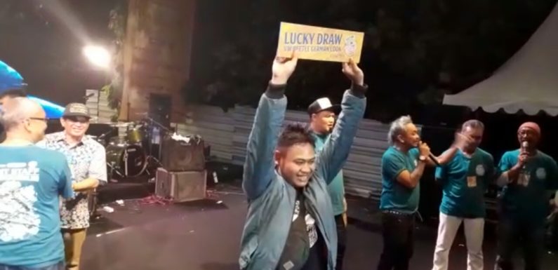 Surya dari Surakarta Raih VW Beetle Lucky Draw Jogja Volkswagen Festival 2019