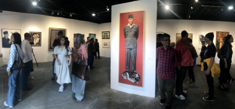 Menyentuh dan penuh refleksi, “Mata Hati Soekarno” menghadirkan cara baru memandang Bung Karno lewat karya para perupa lintas generasi.